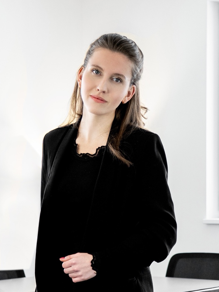 Laura — Marketing